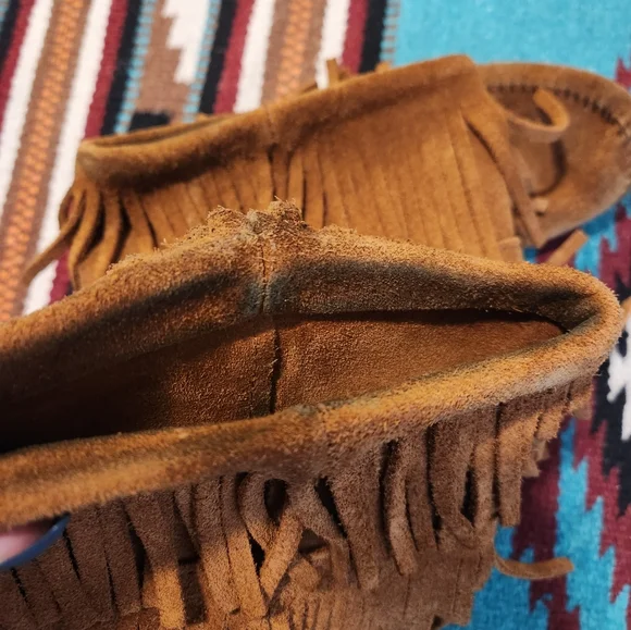 Minnetonka 3 Layer Fringe Moccasin Boots - Picture 6 of 9